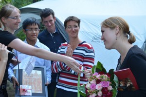 Choleiterin Ines Kaun bekommt Abschiedsgeschenke überreicht