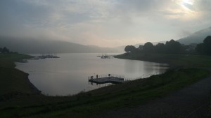 See im Morgennebel