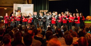 Chor singend während eines Auftrittes im Jenaer Volkshaus